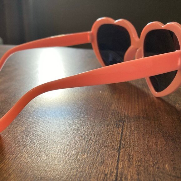 Unbranded Light Pink Women's Heart-Shaped Sunglasses with Gray Lenses - Picture 6 of 6